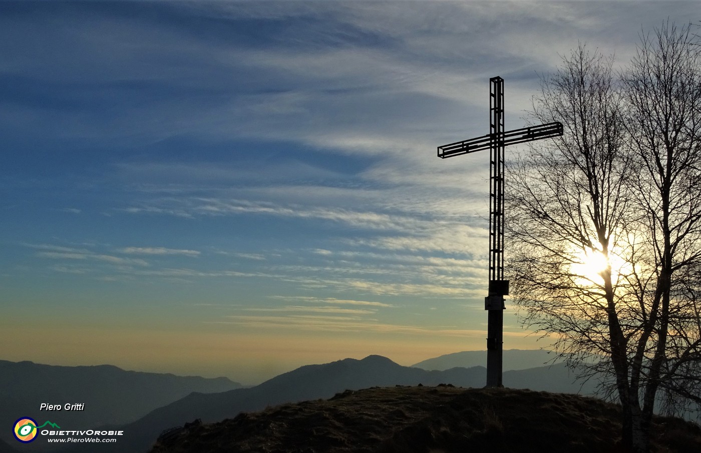 42 Croce di vetta del Monte Gioco (1366 m).JPG -                                